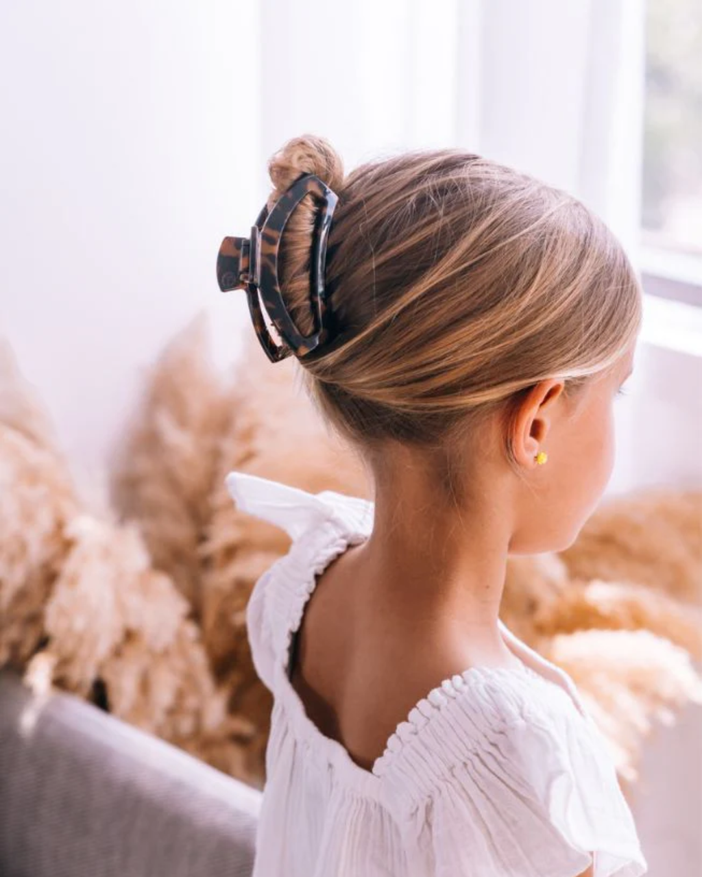 Tortoise Medium Open Clip